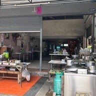 บรรยากาศ ราดหน้าร้านชิ้งกี่ บางซื่อ