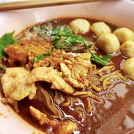 เมนูของร้าน ก๋วยเตี๋ยวเรือเฉินหลง ถนนแสงจันทร์