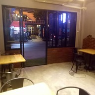 ลัค พิซซ่า ถนนพระทรง