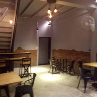 ลัค พิซซ่า ถนนพระทรง