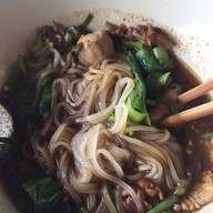 เมนูของร้าน ก๋วยเตี๋ยวลุงเอื้อน