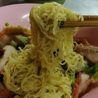 เมนูของร้าน รำไพ บะหมี่เกี๊ยว ปู หมูแดง