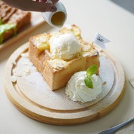 เมนูของร้าน The White Cafe Milk&Toast