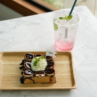 เมนูของร้าน The White Cafe Milk&Toast