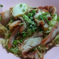 เมนูของร้าน รำไพ บะหมี่เกี๊ยว ปู หมูแดง