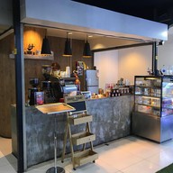 หน้าร้าน เพลินคอฟฟี่ สะพานเหล็ก