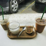 เมนูของร้าน One Two Two Coffee Bar X Pas Normal Studios Acmen Ekamai Complex