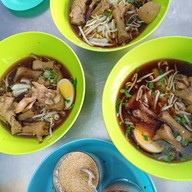 เมนูของร้าน ก๋วยจั๊บไก่ตุ๋น ลุงสิทธิ์(ร้านเปิด24ชม.)