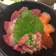 ข้าวหน้าปลาดิบรวม