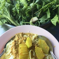 ขนมจีนไก่ทอดโก้แว่น วิลล่า 2