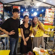 หน้าร้าน Happy Cheese Toast ตลาดนัดหัวมุม