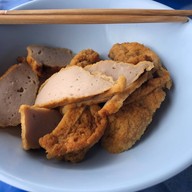 นายเชวงก๋วยเตี๋ยว (ลูกชิ้นหมูท่าตะโก)