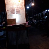 ฟินน สเต็ก หน้าแขวง    17:00-21:00น. (ปิดพุธกับเสาร์)