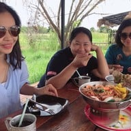ก๋วยเตี๋ยวไข่ล้มยักษ์