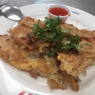 ผัดไทย หอยทอด ตลาดอตก.(เจ๊สมรเจ้าเก่า20ปี)