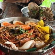 ก๋วยเตี๋ยวไข่ล้มยักษ์