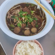 เมนูของร้าน ก๋วยเตี๋ยวลุงหนั่น รัชดาภิเษกซอย18