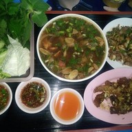 เมนูของร้าน เจ๊ฝนร้านก๋วยเตี๋ยวแชมป์