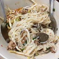 เมนูของร้าน น้ำเงี้ยวป้าสุข ก๋วยเตี๋ยว 12 ปันนา สีลม