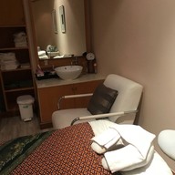 Lavish Salon and Spa ศาลาแดง