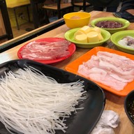 เมนูของร้าน มาดามโฮ เฟอหม้อไฟ (หน้ามอศิลปากร)