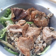 เมนูของร้าน ก๋วยเตี๋ยวผัดงี่เง่า เจ๊เบญโอเดี้ยน เยาวราช