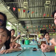 ผึ้งหลวงแคมป์กราวด์