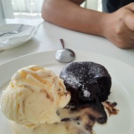 WHITE  bake.wine.cafe