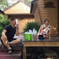 ผึ้งหลวงแคมป์กราวด์