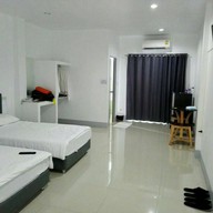 โรงแรมจันทร์กระจ่าง