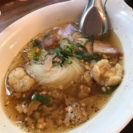เมนูของร้าน ก๋วยเตี๋ยวห้อยขาริมน่าน