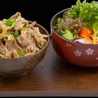 เมนูของร้าน UMAYA DONBURI ในเมืองอุบลราชธานี