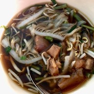 เมนูของร้าน ก๋วยเตี๋ยววัดดงมูลเหล็ก กาญจนบุรี