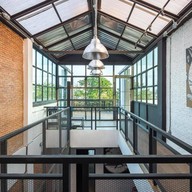 ยินดี แทรเวลเลอร์ ลอดจ์