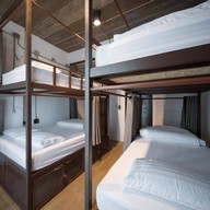 ยินดี แทรเวลเลอร์ ลอดจ์