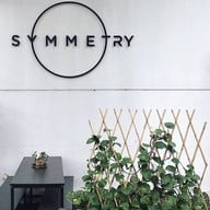 หน้าร้าน Symmetry