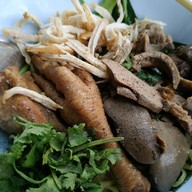 เมนูของร้าน เตี๋ยวไก่-หมูตุ๋น ยกซด! (เจ้าเก่าหน้าสภากาชาด)