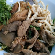 เมนูของร้าน เตี๋ยวไก่-หมูตุ๋น ยกซด! (เจ้าเก่าหน้าสภากาชาด)