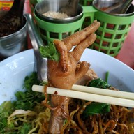 เมนูของร้าน เตี๋ยวไก่-หมูตุ๋น ยกซด! (เจ้าเก่าหน้าสภากาชาด)