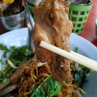 เมนูของร้าน เตี๋ยวไก่-หมูตุ๋น ยกซด! (เจ้าเก่าหน้าสภากาชาด)
