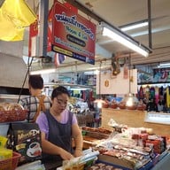 ตลาดต้นลำไย