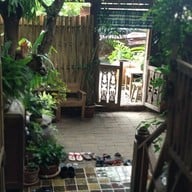 กาแฟในสวนบ้านงามแสงเดือน
