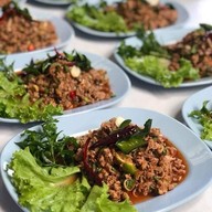 ไก่ย่างสวนแสงสว่างใกล้ปราสาทหินพนมรุ้ง