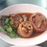 เมนูของร้าน ขาหมูเจริญแสงสีลม สีลม