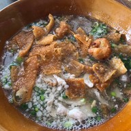 ก๋วยเตี๋ยวหมูต้มยำตำลึงนายเอก  พุทธบูชา