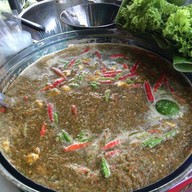 ยำลูกชิ้นตี๋เล็ก ตลาดเนินสูง