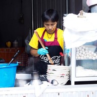 หน้าร้าน ก๋วยเตี๋ยวป้าหล้า