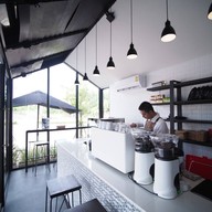 Black Gable Coffee Stand GB