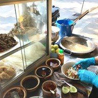 เมนูของร้าน ก๋วยเตี๋ยวป้าหล้า