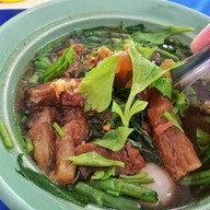 ก๋วยเตี๋ยวเกาเหลาเนื้อตุ๋น